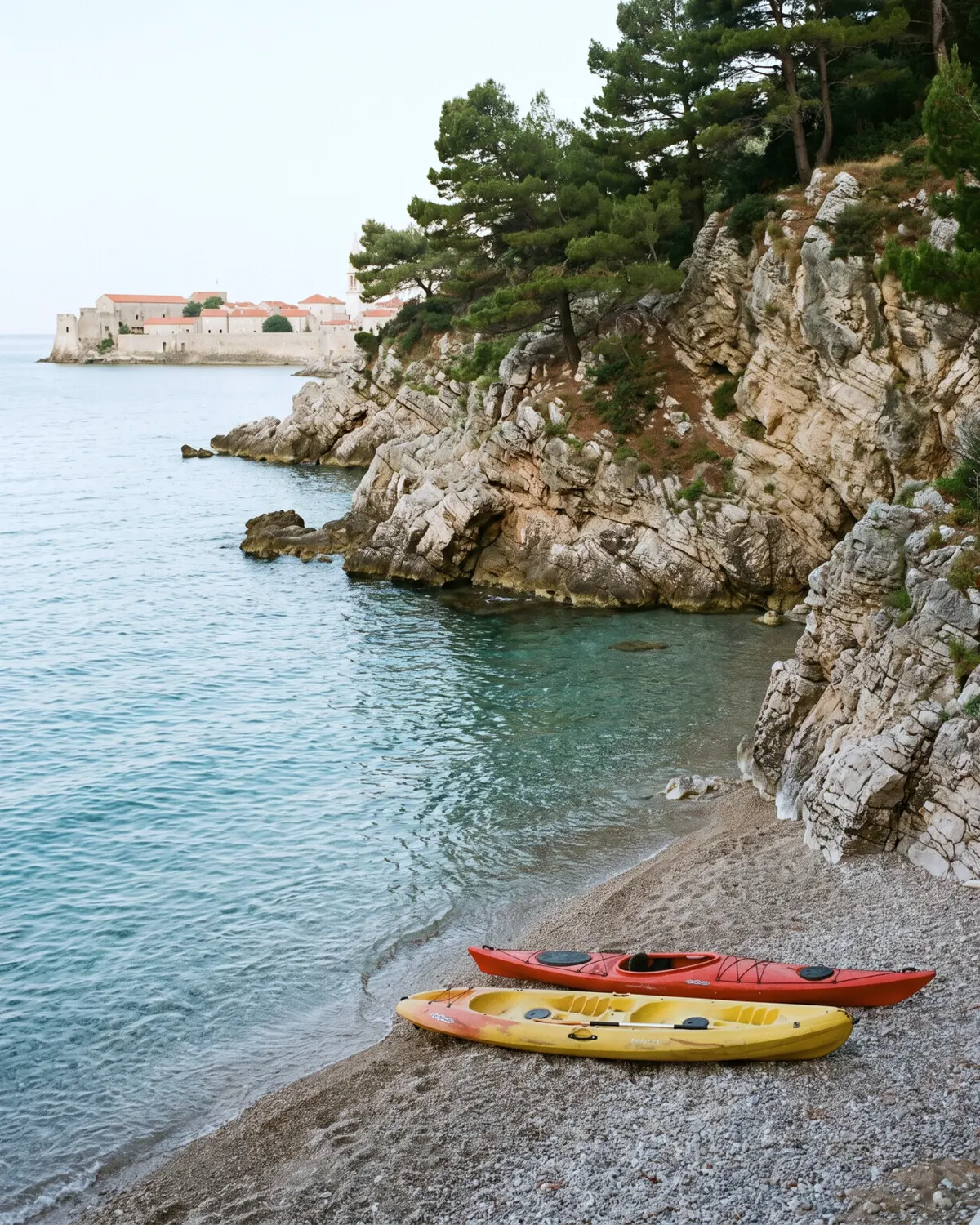 Kajak und SUP in Budva: die Taubenhöhle