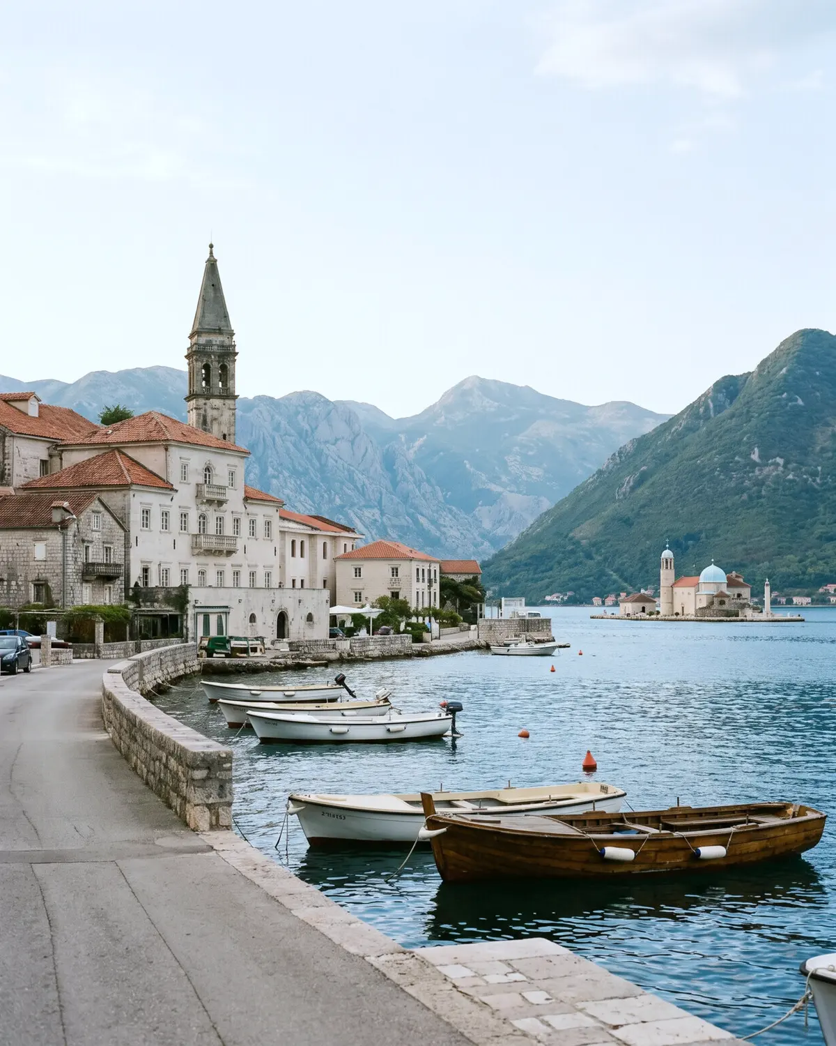 Perast und die Inseln: eine Stadt ohne Ampeln