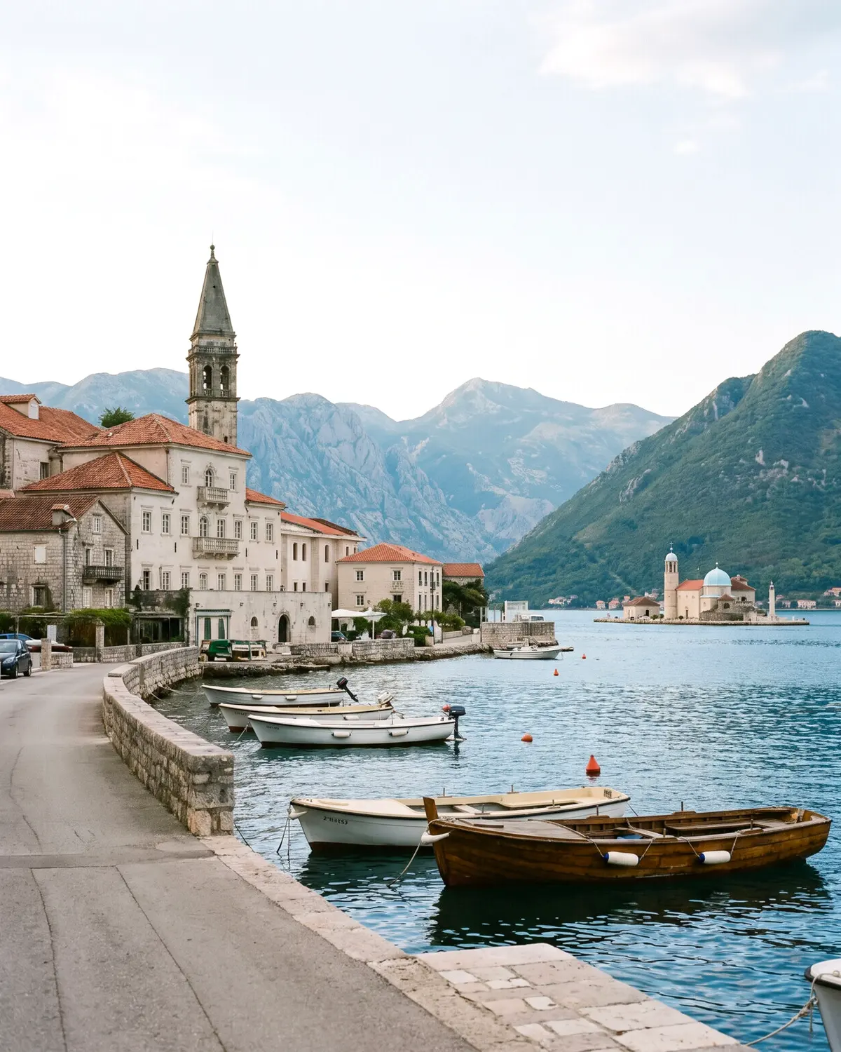 Perast ve adalar: trafik lambası olmayan kasaba